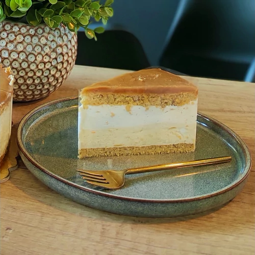 Karamellás krémes tortaszelet
