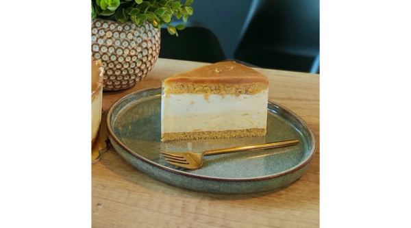 Karamellás krémes tortaszelet